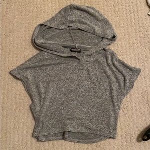 Grey cropped shirt with hood
